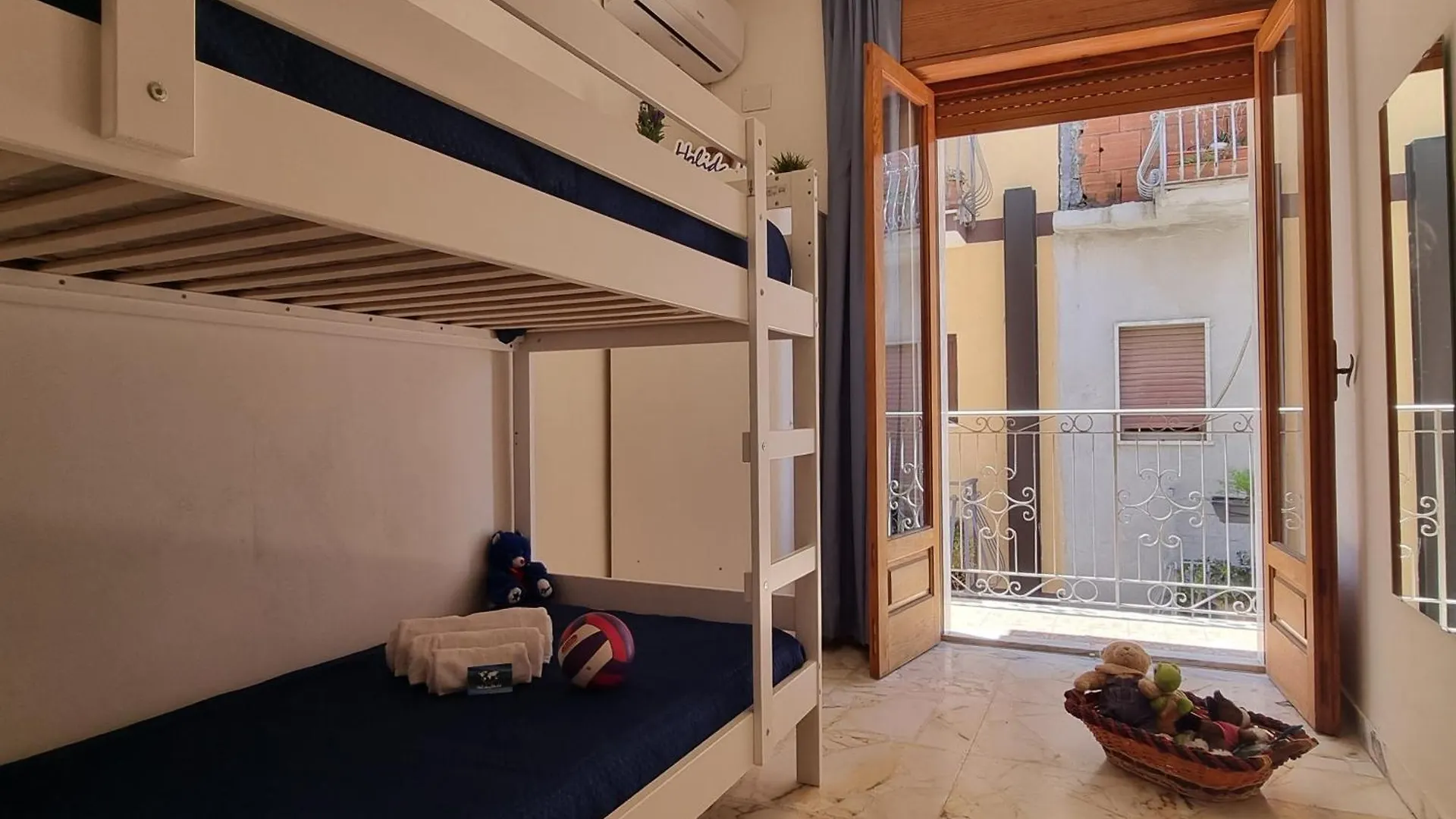 Borgo Di Taormina Apartments By Holiday World Gaggi 0*,